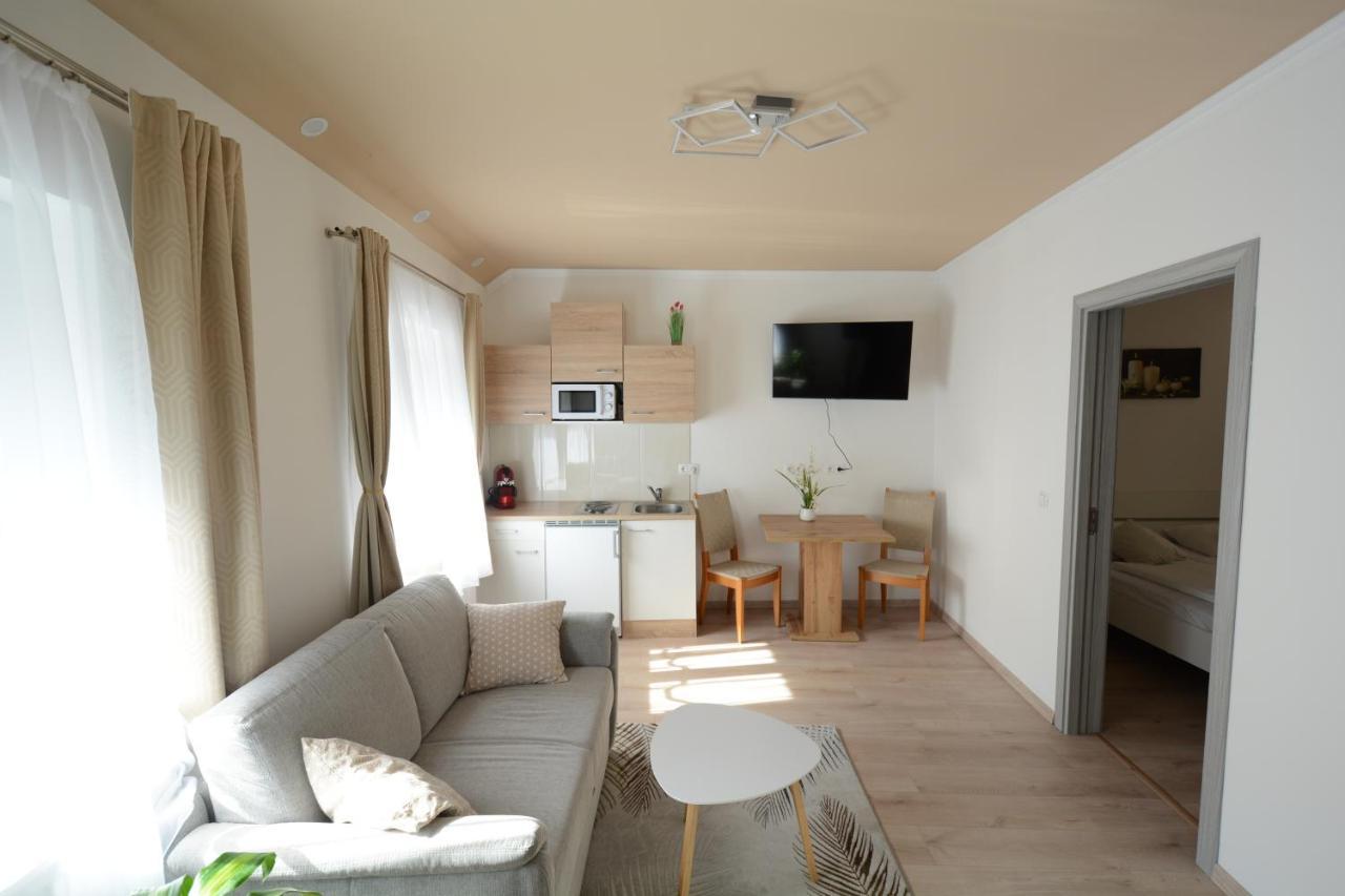 קרמס אן דר דונאו Gaestehaus Coco מראה חיצוני תמונה